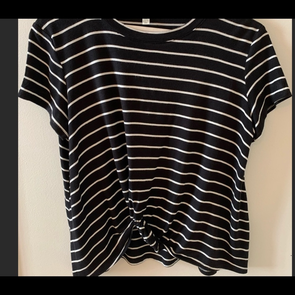 Cute Black and White Crop Top “Love On Tap” Sz L